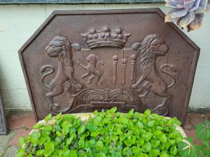 Placa de lareira em ferro fundido